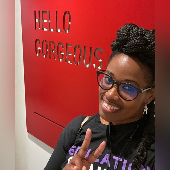 Meet your Posher—Tomika of ClassyChicMeeks! - Picture 2 of 6